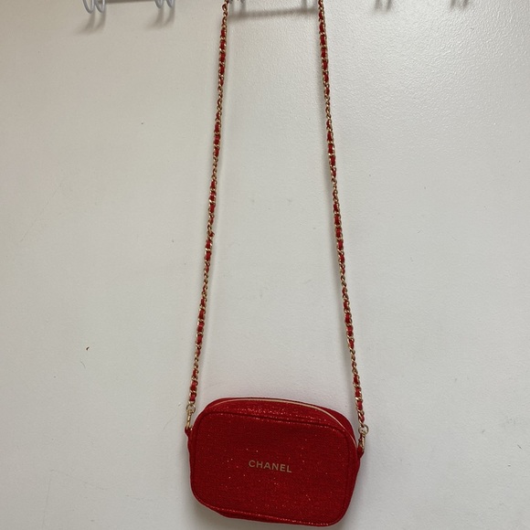 Chanel small purse brand new , can be as a clutch, the chain in from Amazon - Picture 2 of 5